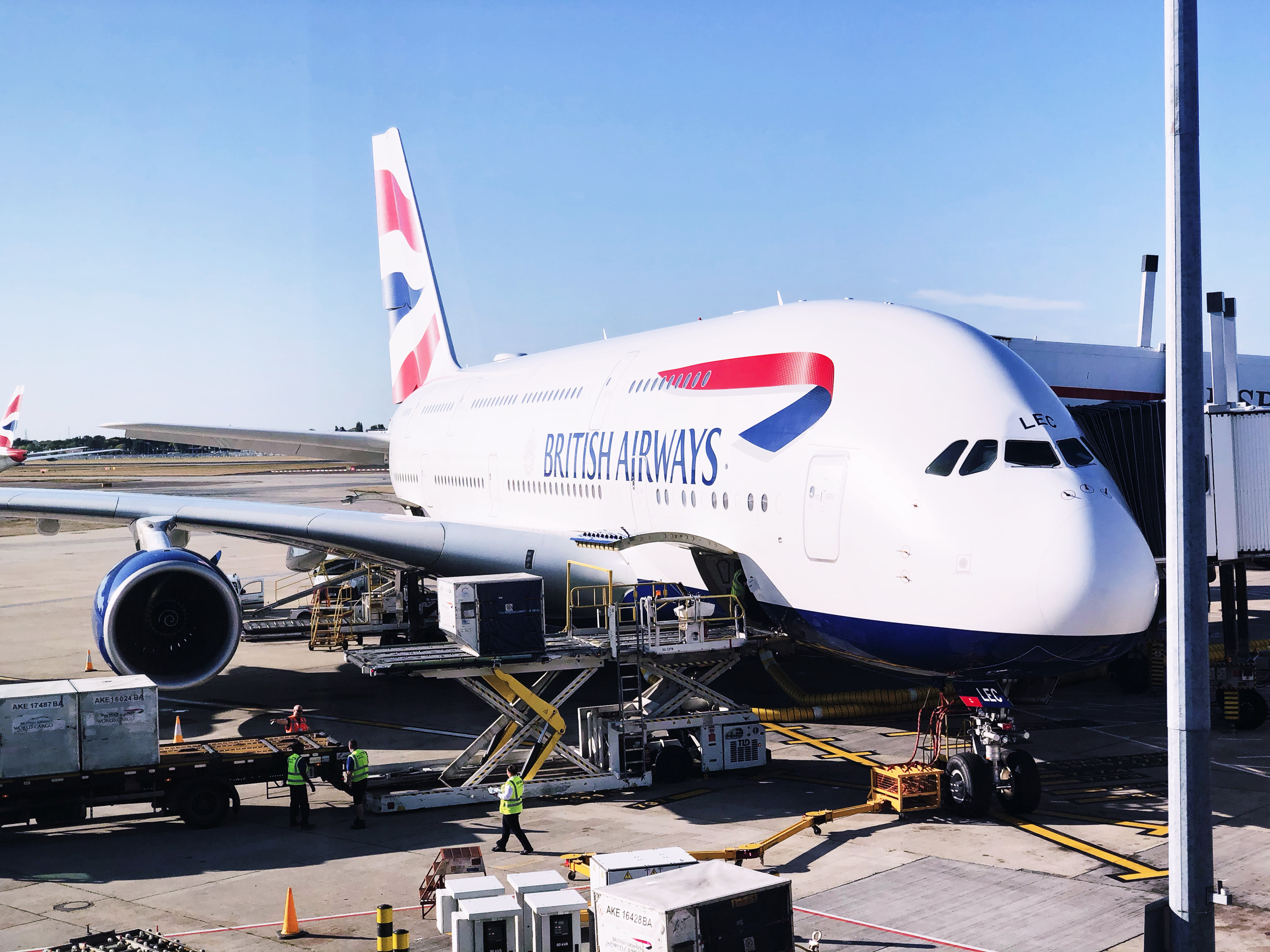 BA0085 LHR-YVR һһεA380ͷ