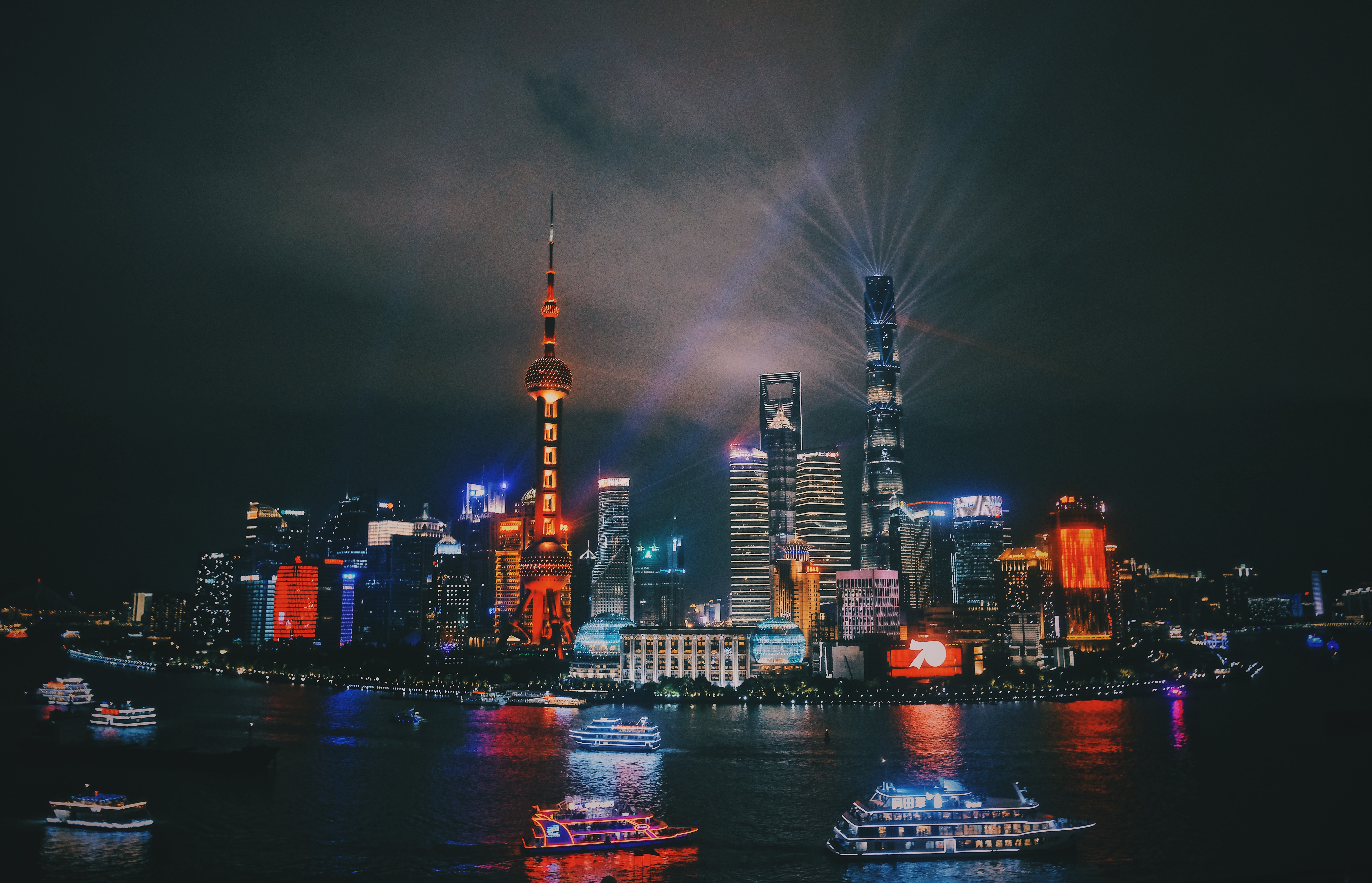 上海外滩灯光秀2021图片