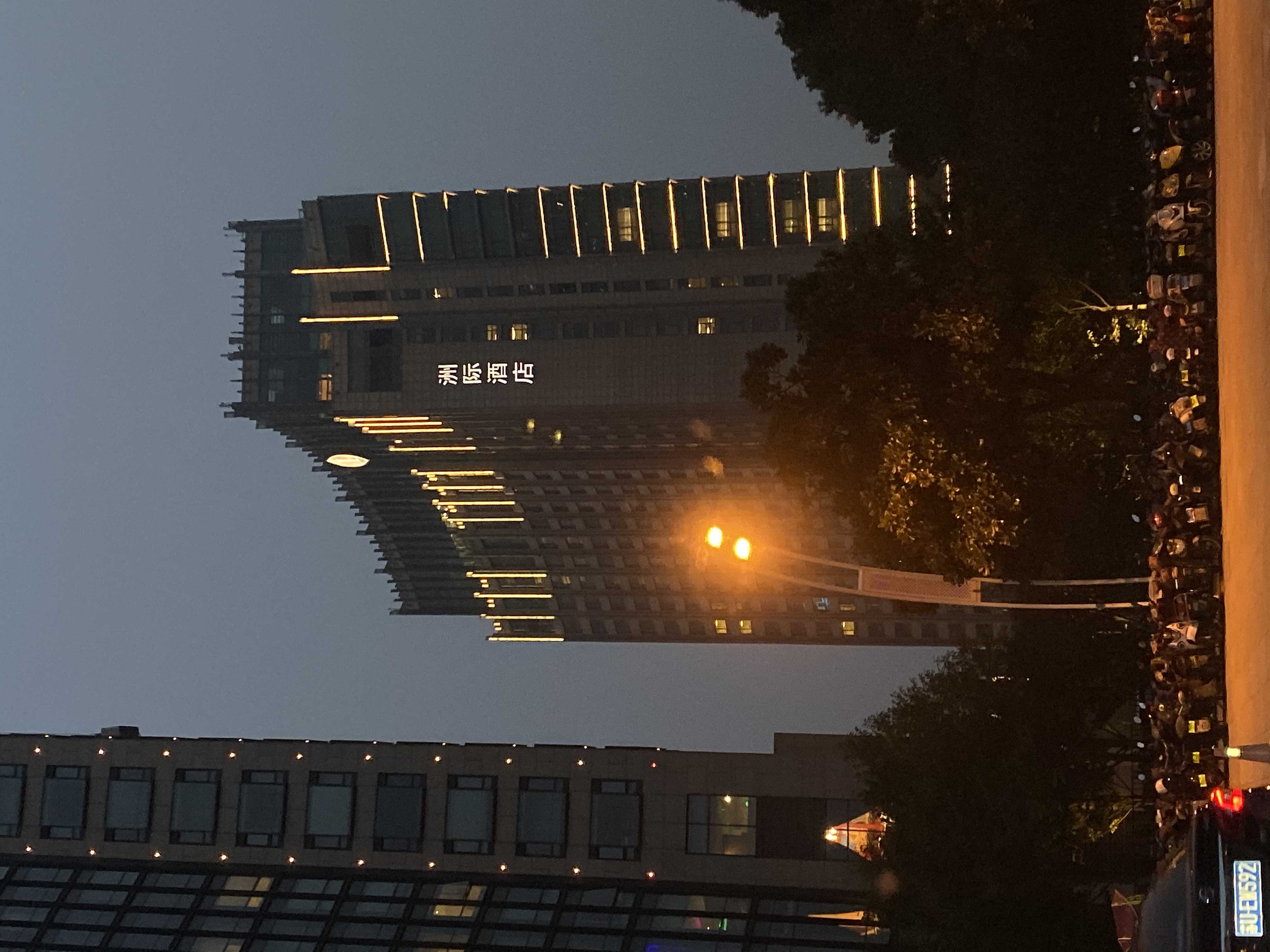 ޼
