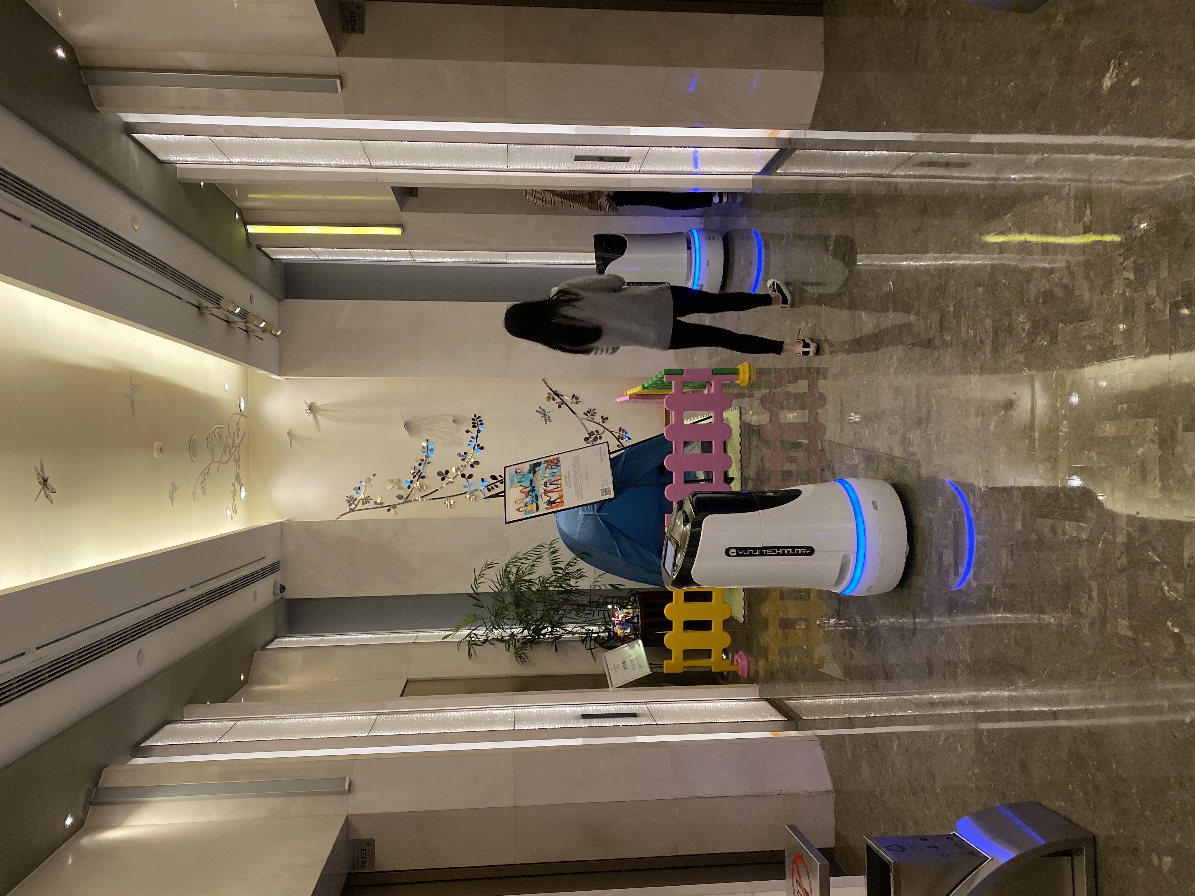 ޼