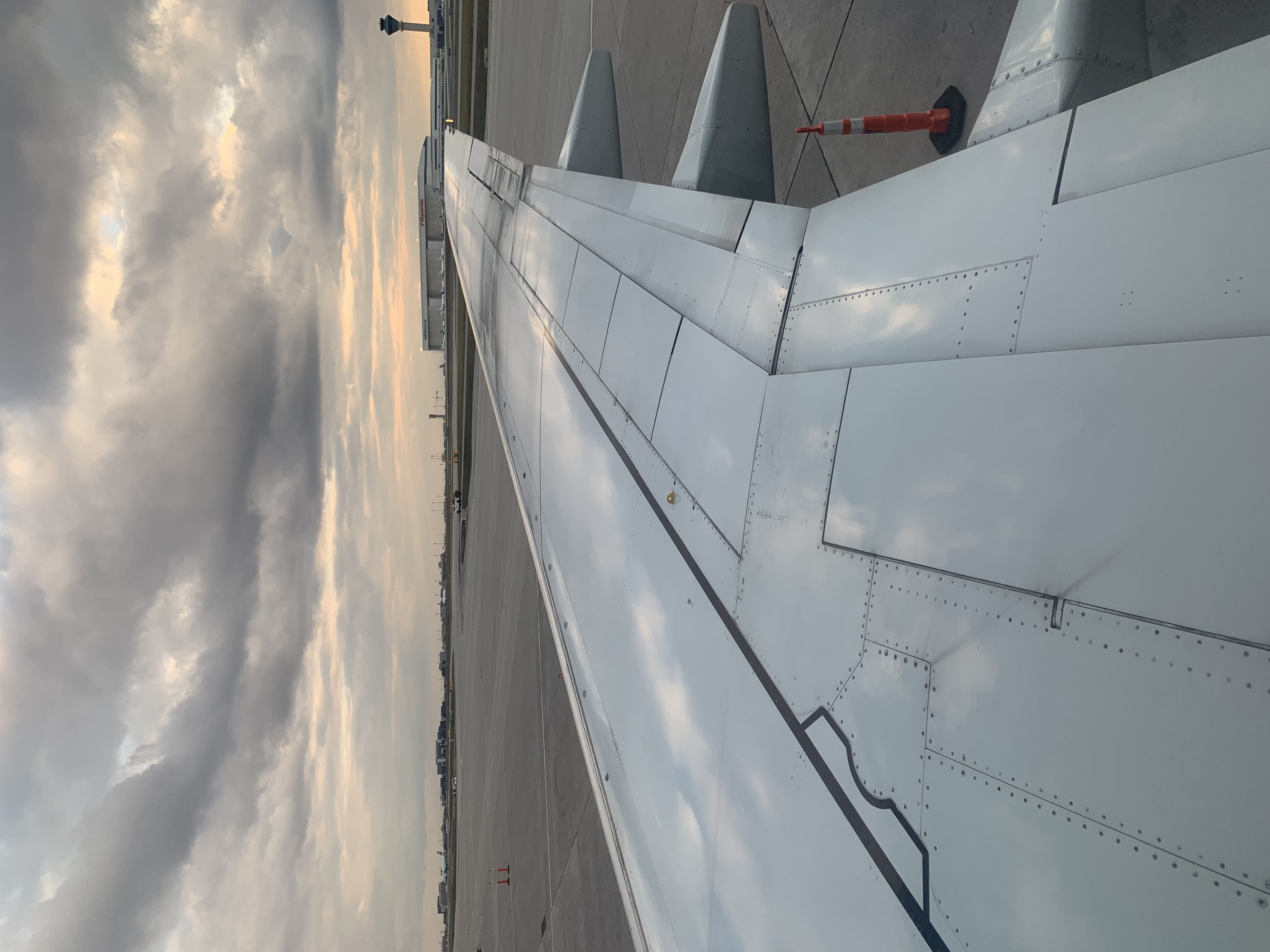 PVG-YYZ ճF