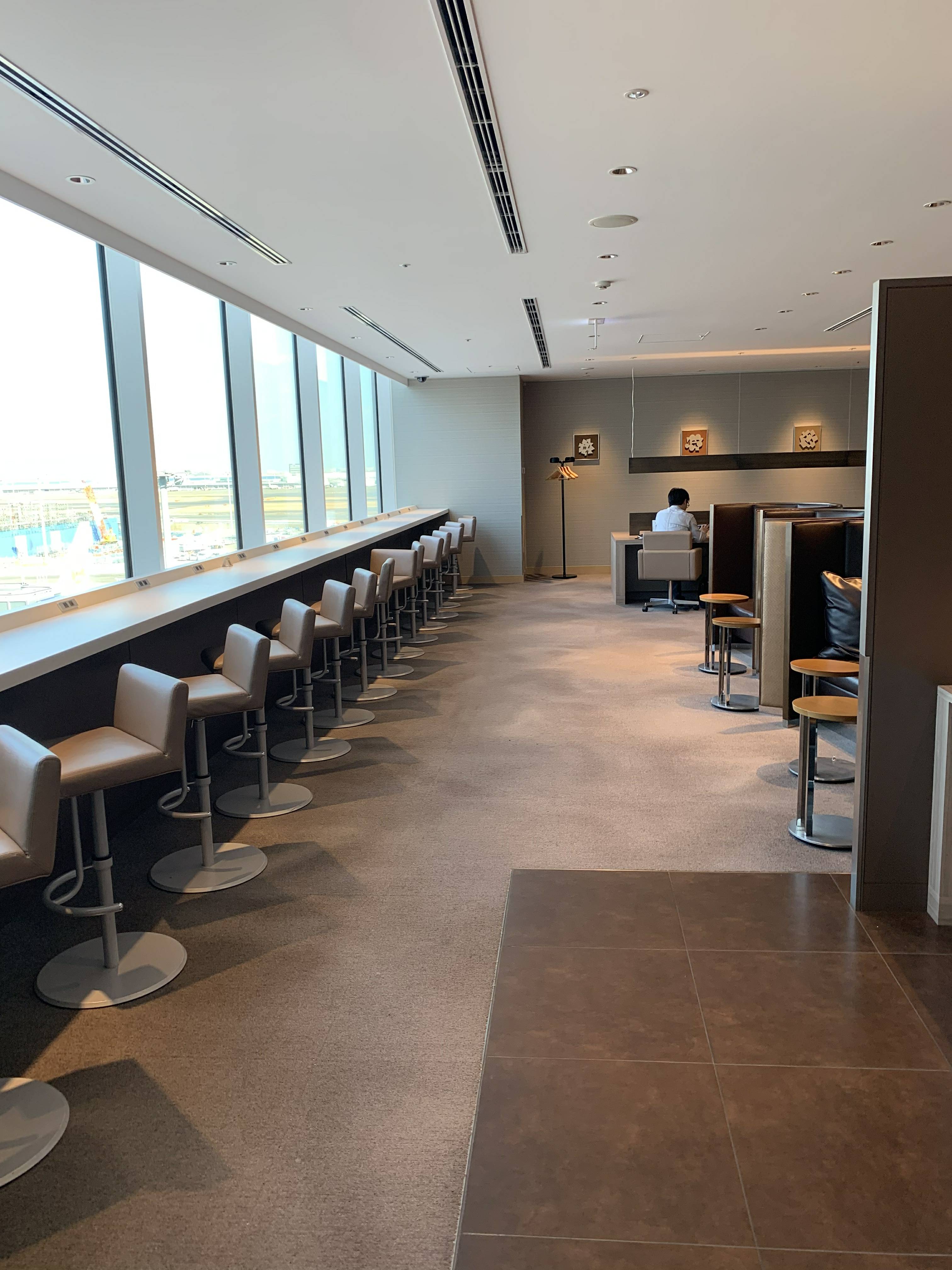  JAL SAKURA LOUNGE