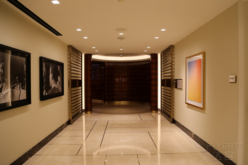Los Angeles--Waldorf Astoria Beverly Hills Hallway (3).JPG