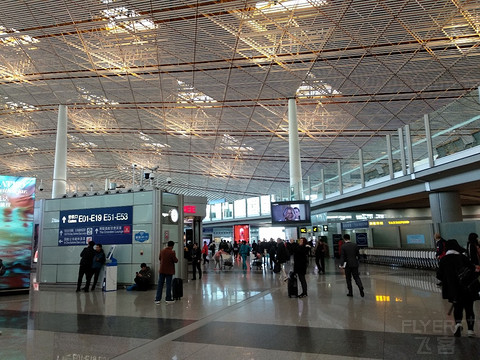 国泰航空 北京-香港PEK-HKG CX331 经济 飞行报告 & PEK国泰航空休息室体验