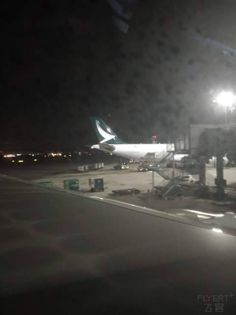 国泰航空 北京-香港PEK-HKG CX331 经济 飞行报告 & PEK国泰航空休息室体验