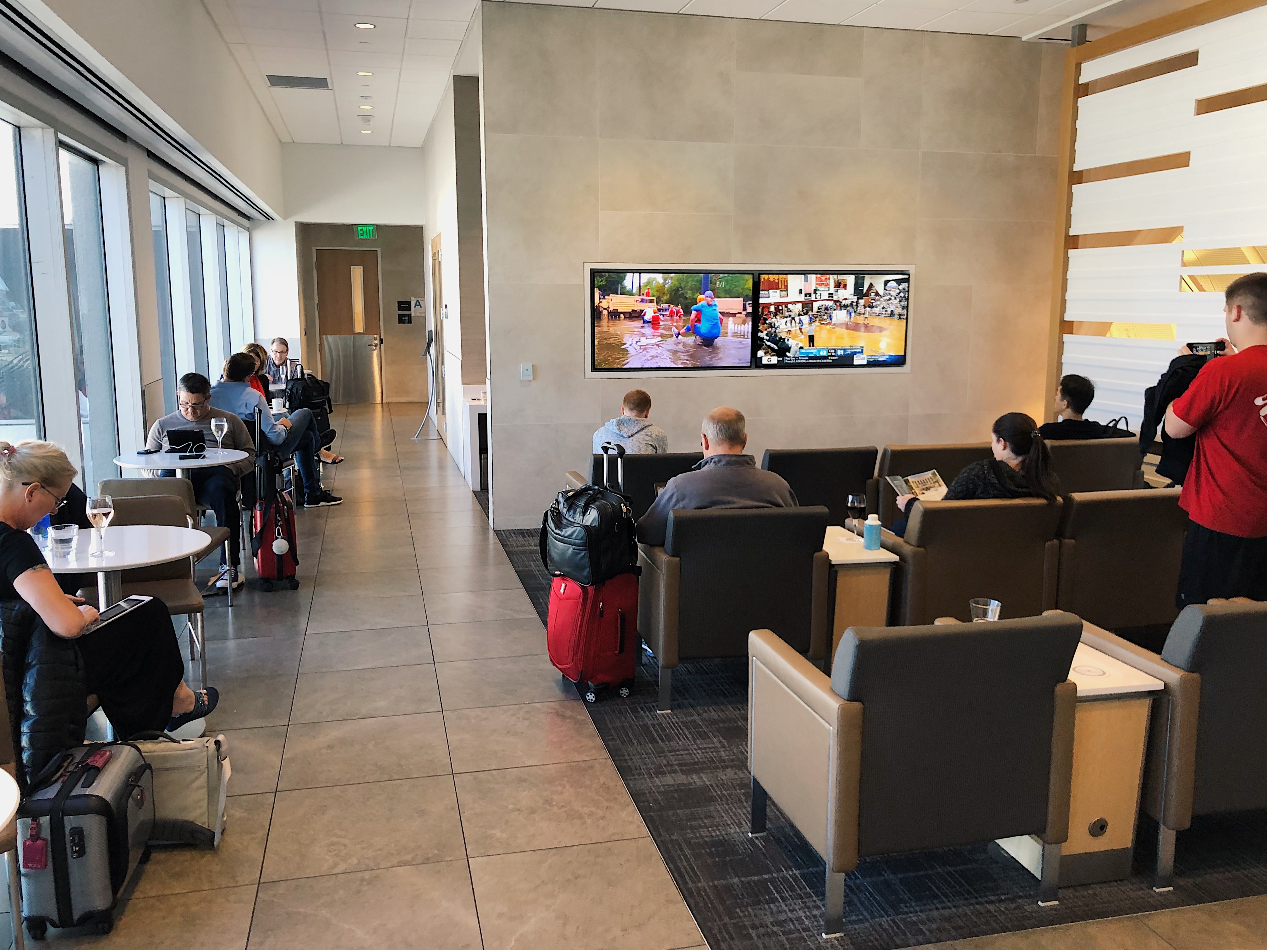 ɼLAX T4AA Flagship Lounge