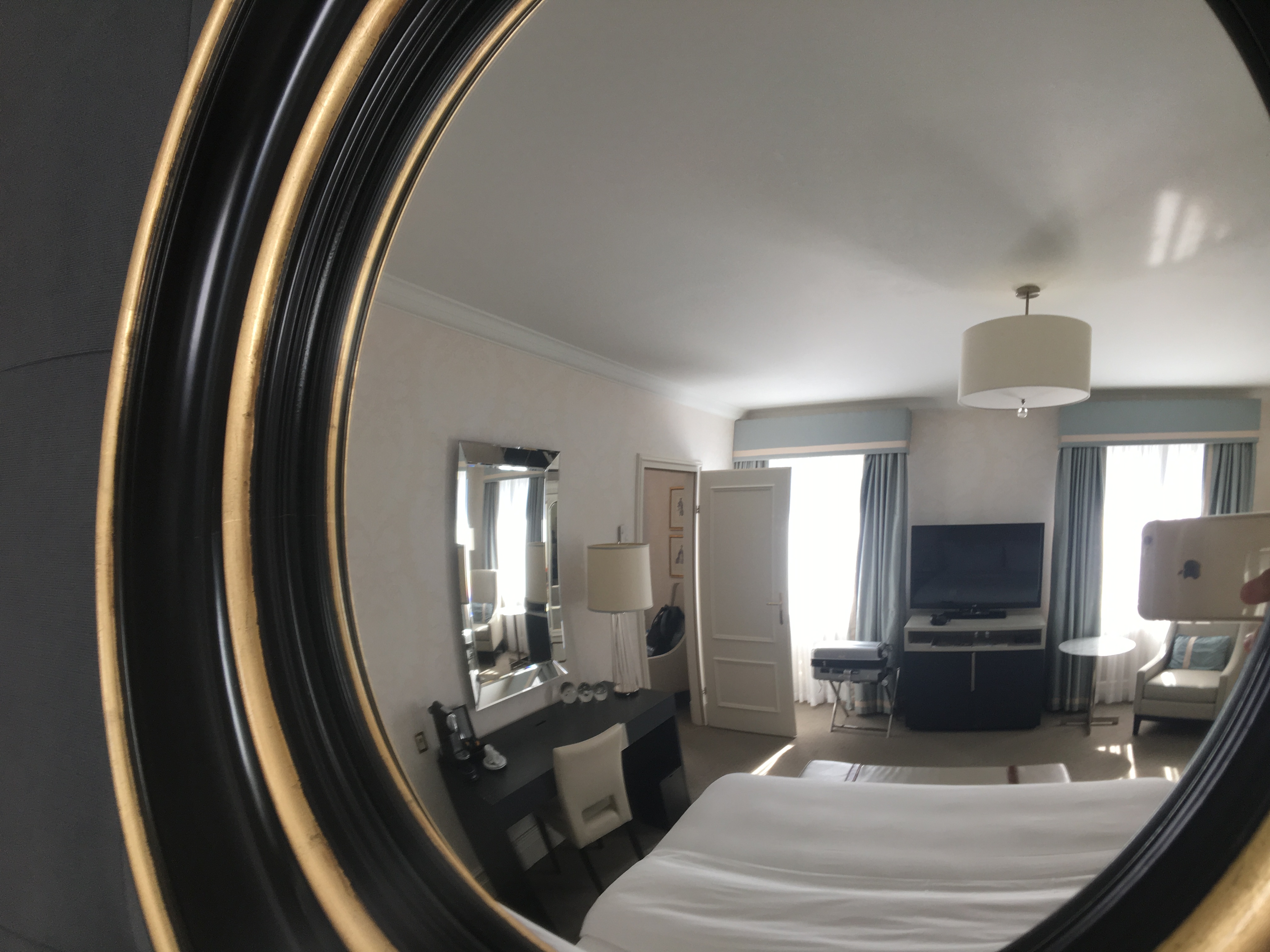 һ˵ĸϵ 3 ɳ˹оƵ Hotel Bristol LC