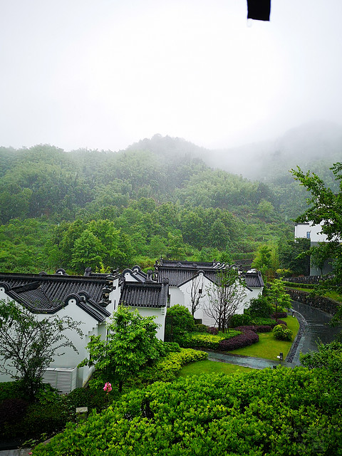 黄山悦榕庄遇上雨