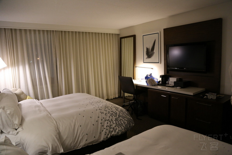 New Jersey--Renaissance Meadowland Hotel Room (2).JPG