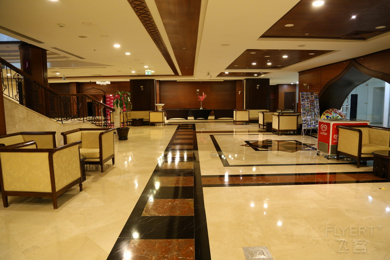 Antalya--Crowne Plaza Hotel Lobby (3).JPG