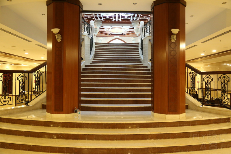 Antalya--Crowne Plaza Hotel Lobby (4).JPG