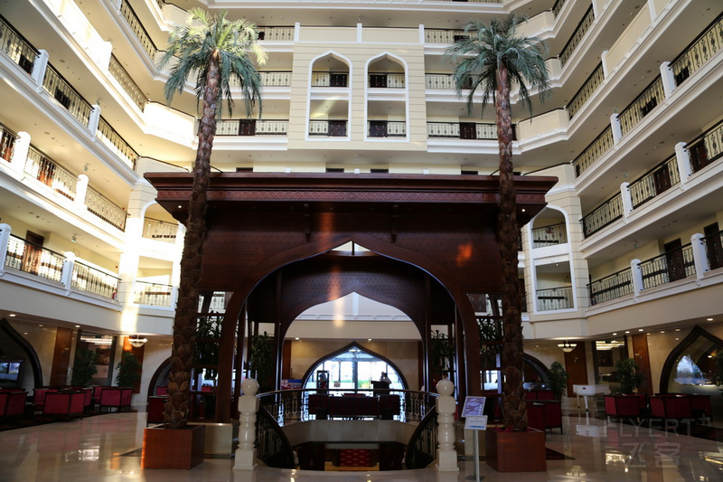 Antalya--Crowne Plaza Hotel Lobby (6).JPG