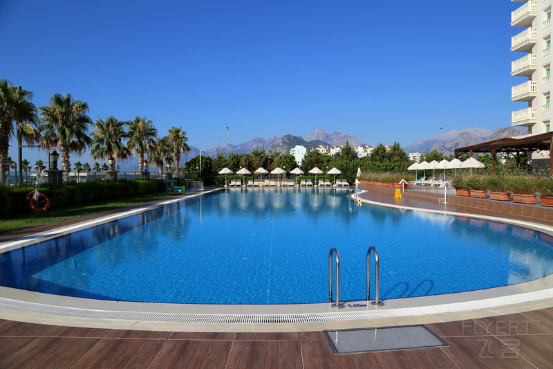Antalya--Crowne Plaza Hotel Fitness Center (11).JPG