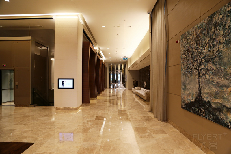 Istanbul--Istanbul Marriott Hotel Sisli Lobby (6).JPG