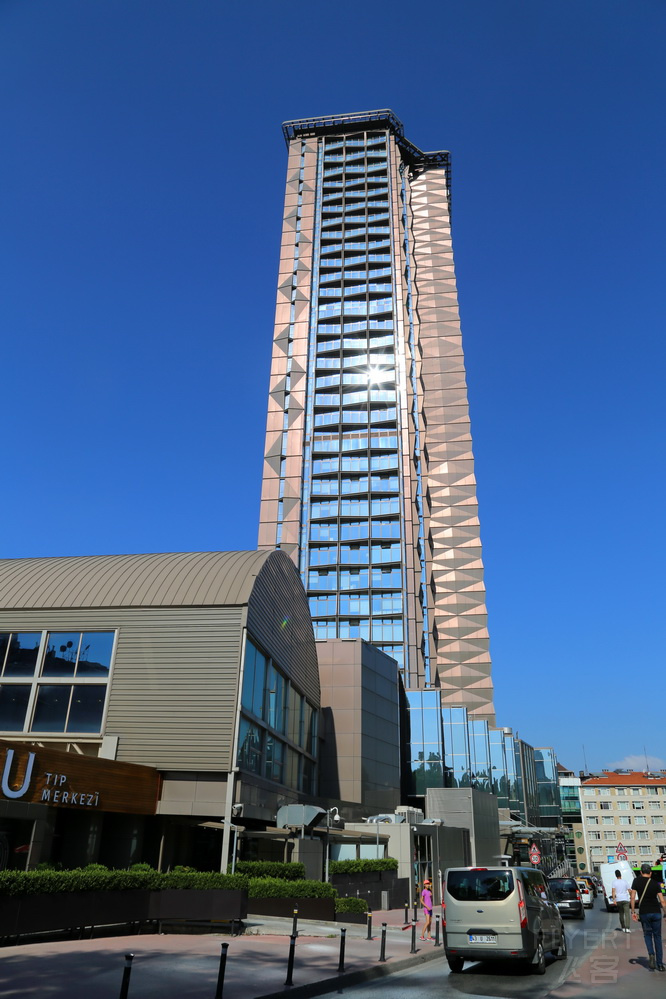 Istanbul--Istanbul Marriott Hotel Sisli Exterior (3).JPG