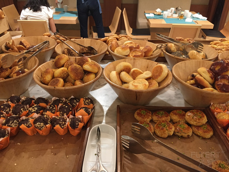 Istanbul--Istanbul Marriott Hotel Sisli Restaurant Breakfast (3).JPG