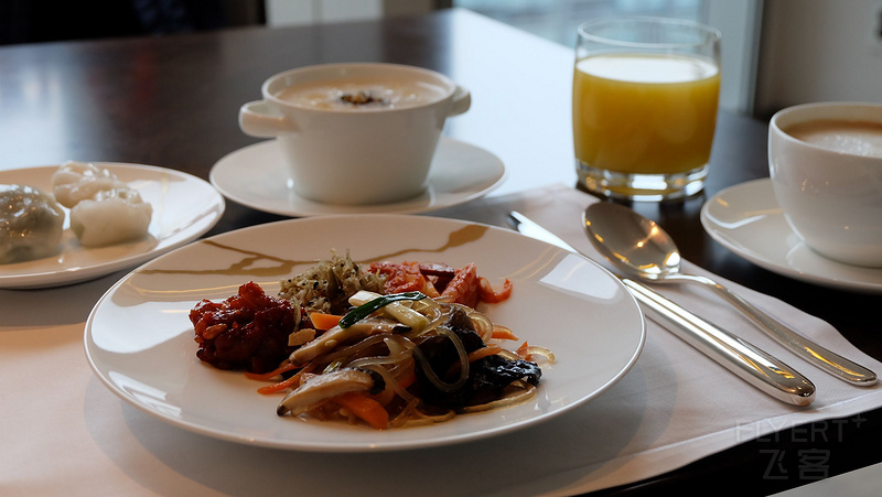 breakfast-at-club-lounge---four-seasons-seoul_24265294717_o.jpg