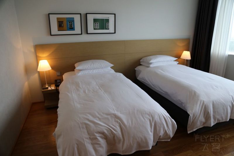 Hotel--Hilton Reykjavik Nordica Room (3).JPG