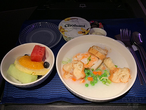 [ѹ] UA871 SFO-TPE 777-300ER Polaris Business Class