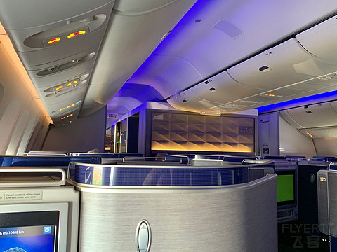 [ѹ] UA872 TPE-SFO 777-300ER Polaris Business Class