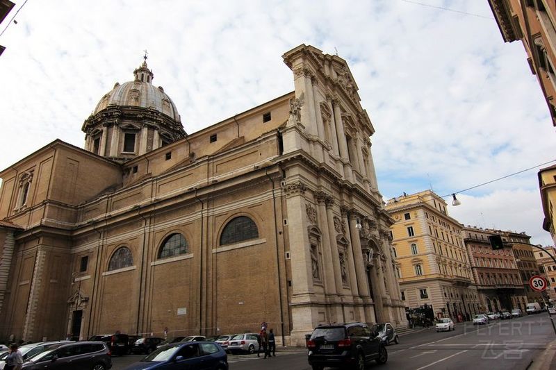 Rome--Chiesa del Santissimo Nome di Gesù all'Argentina (0).JPG