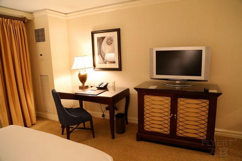 The Ritz Carlton Pentagon City Guestroom (2).JPG