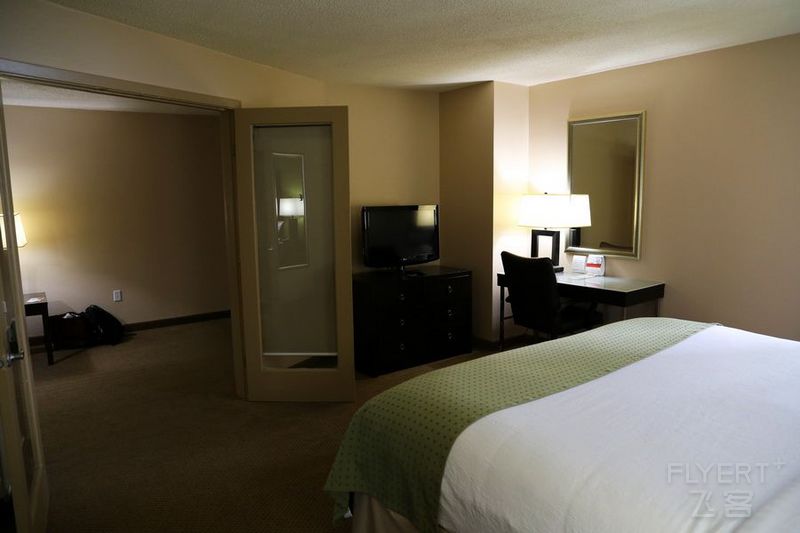 Holiday Inn New Orleans Airport--Guestroom (5).JPG