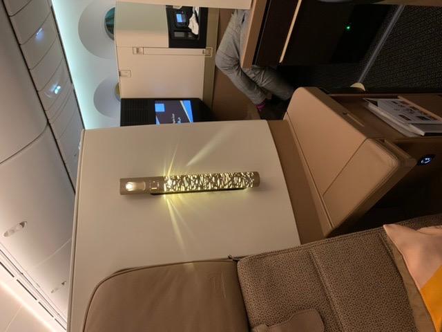 EY889 PEK-AUH