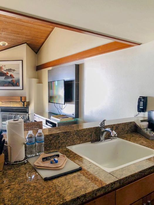 ÷ Hyatt Carmel Highlands, Overlooking Big Sur Coast - One Bedroom Suite