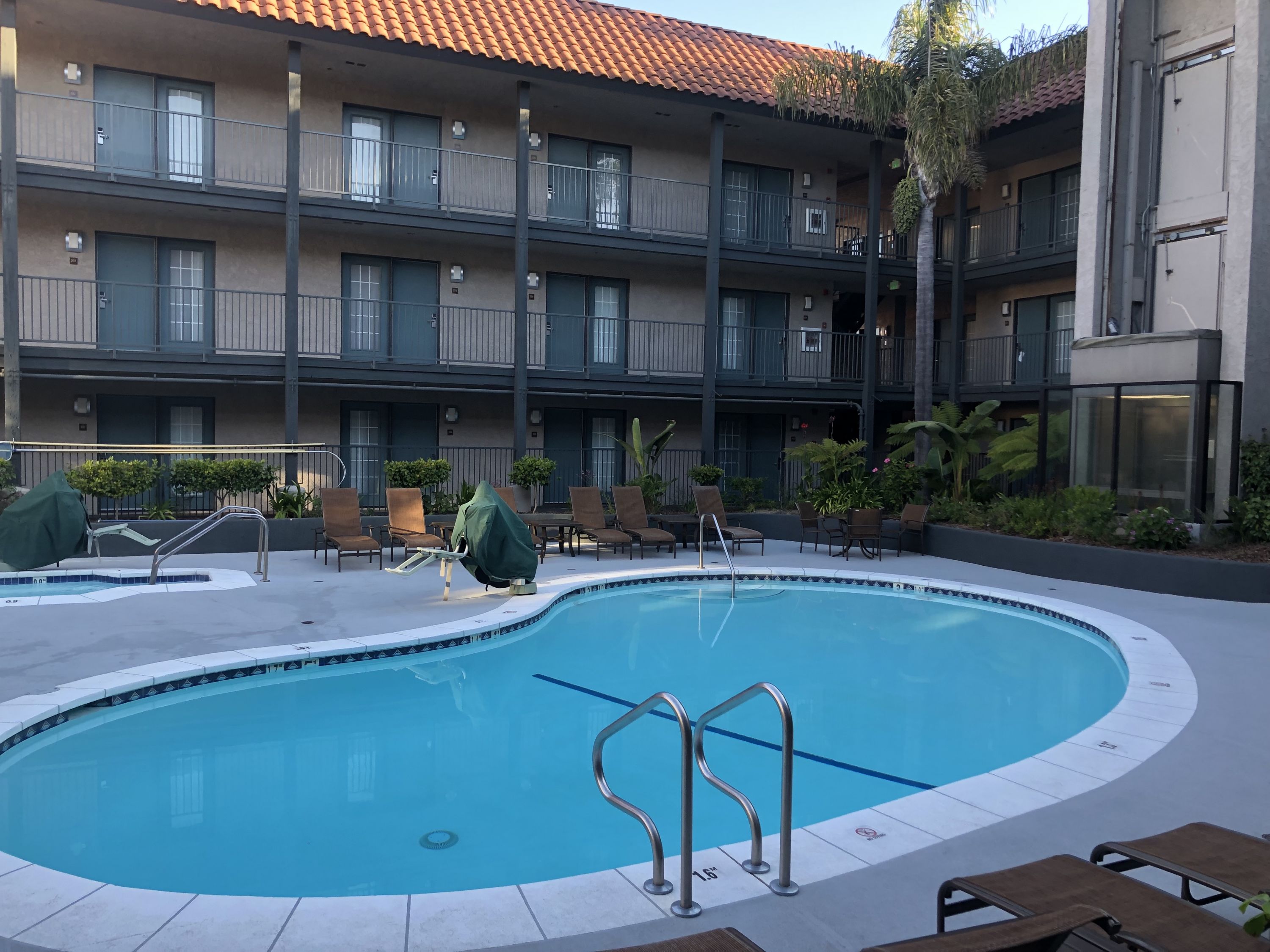 ϣReport¡˲Lompoc Embassy Suites