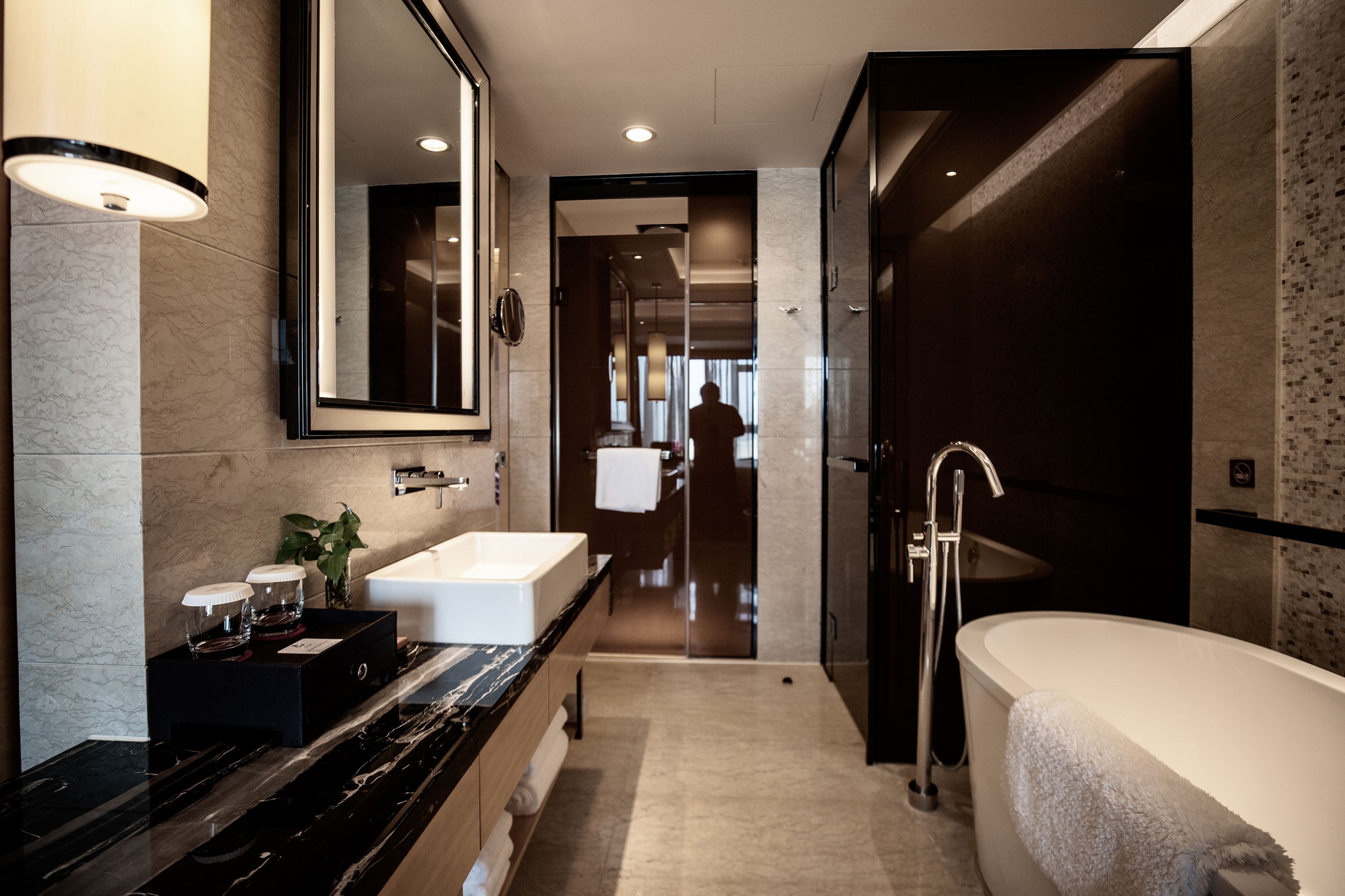 Ƶ̽ݻʹڼվƵ꣨Crowne Plaza Lanzhou