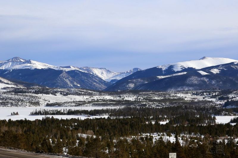 Colorado--Road View in Winter Season (3).JPG