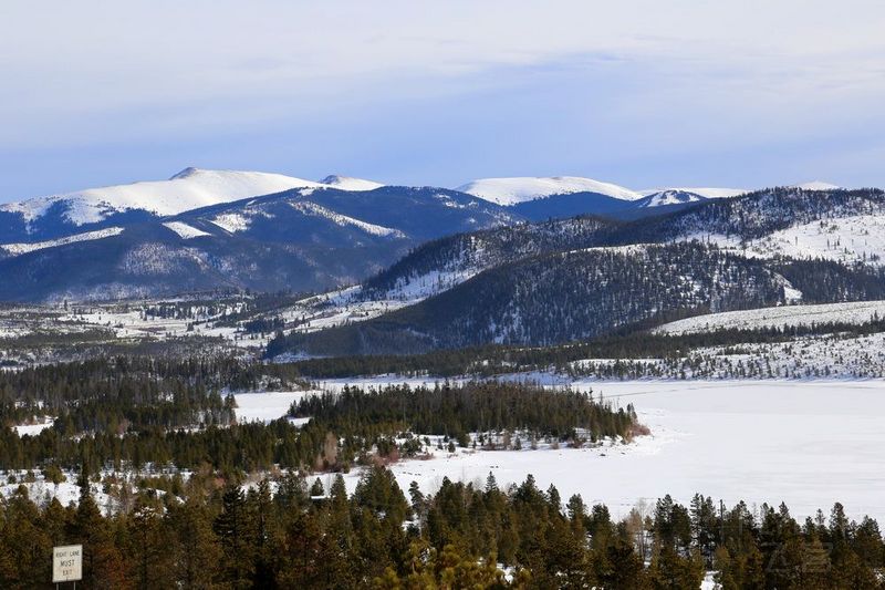 Colorado--Road View in Winter Season (4).JPG
