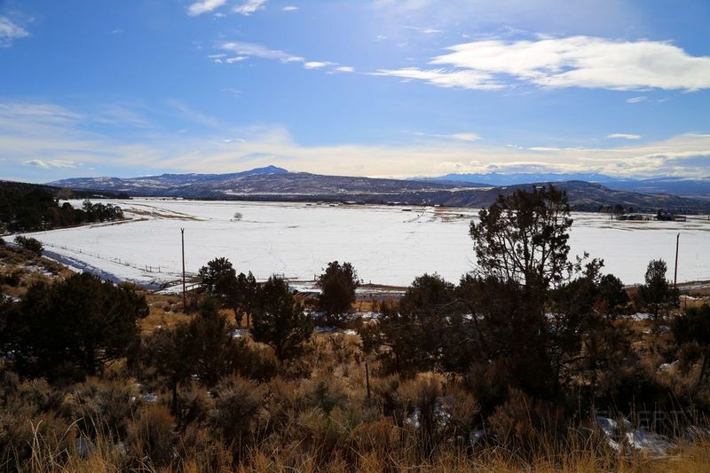 Colorado--Road View in Winter Season (6).JPG