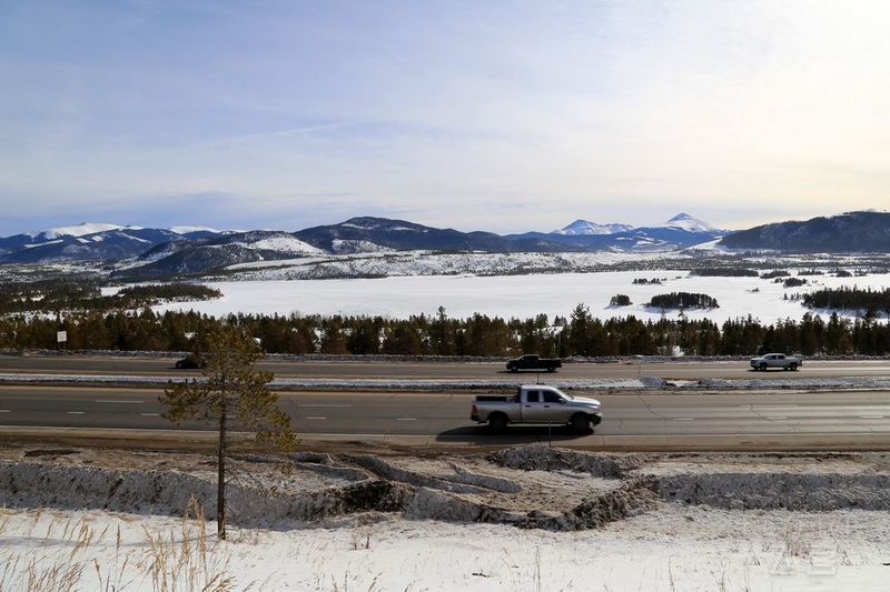 Colorado--Road View in Winter Season (1).JPG