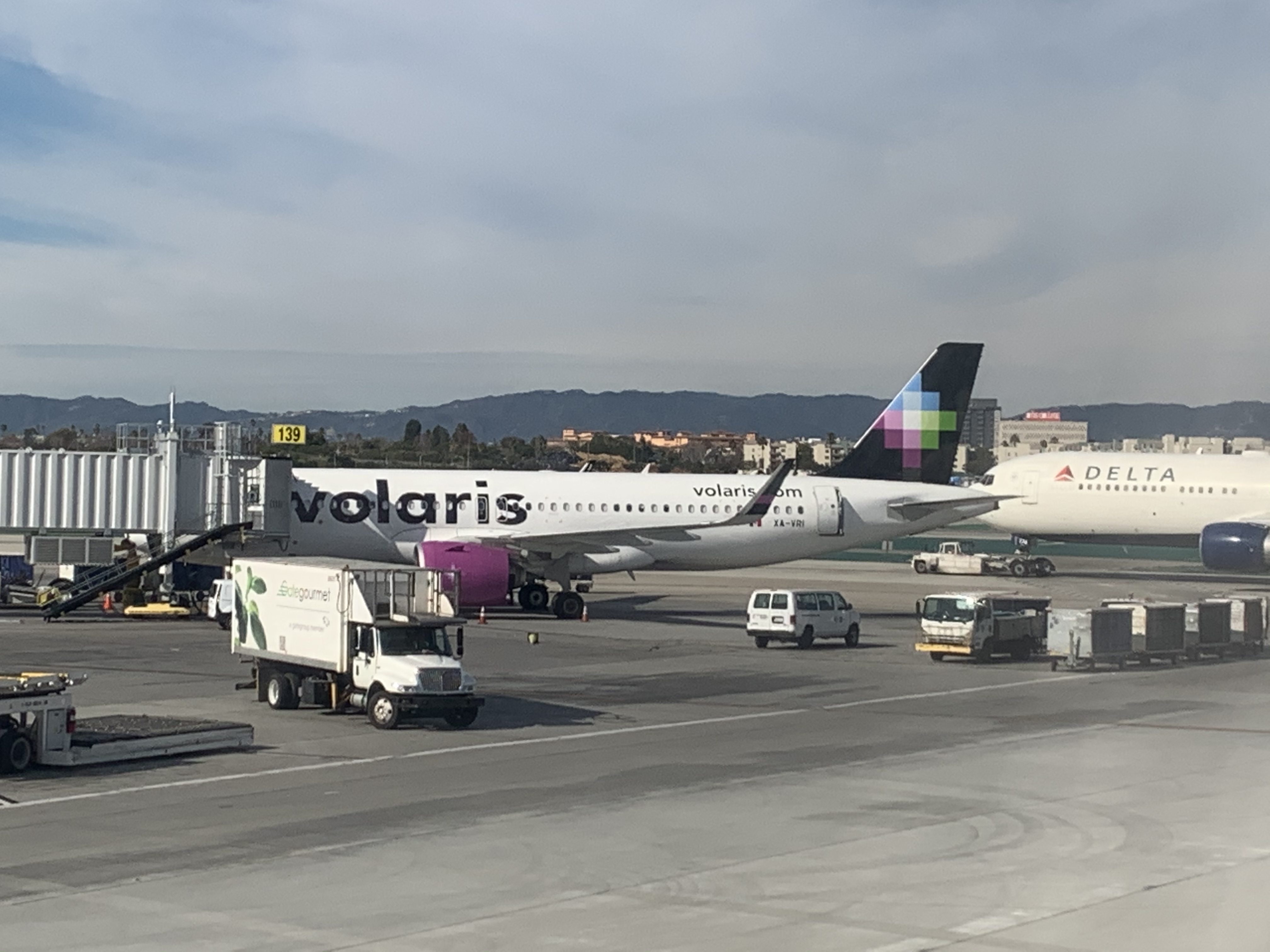 MU2856 LAX-CTU A332 
շб B-5902