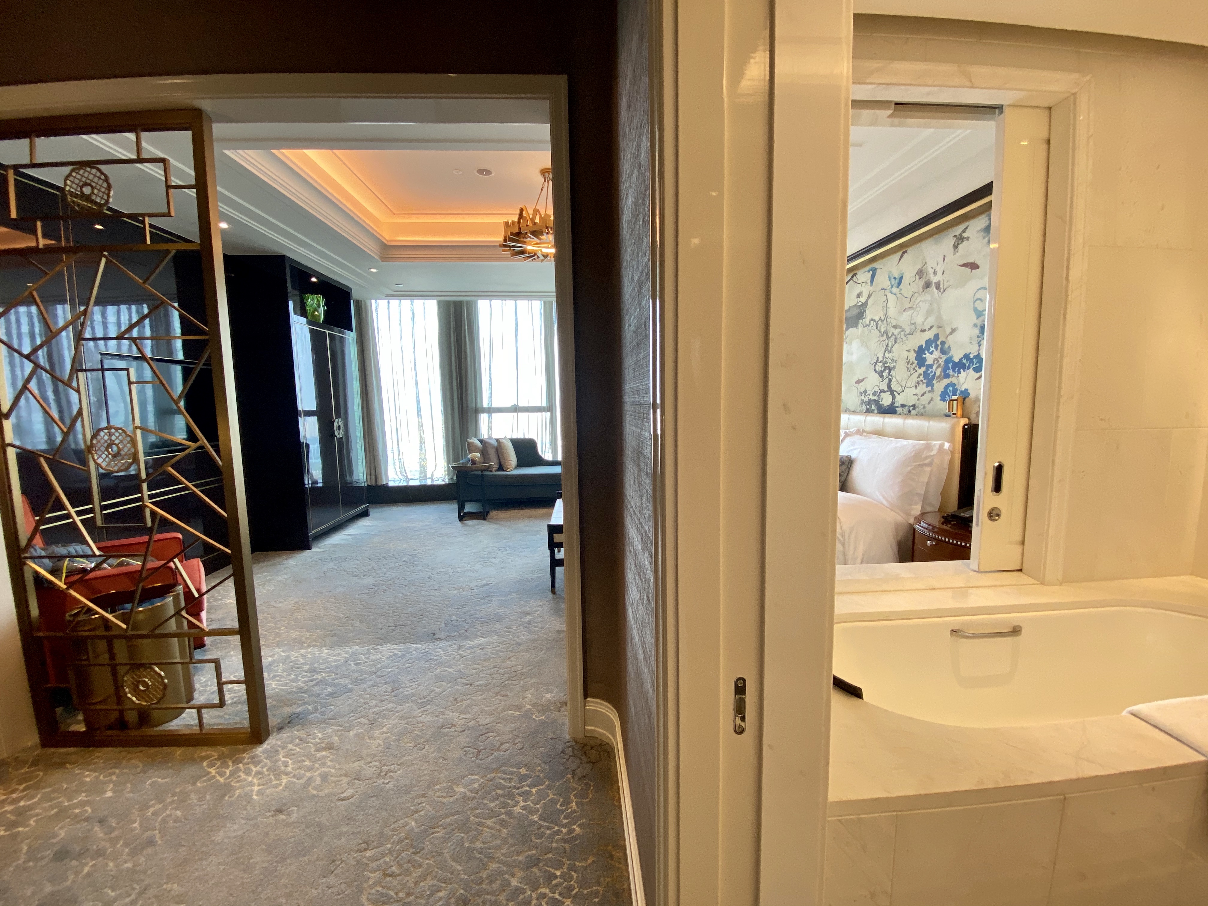 ɶ󴲺˫  ҵһtrip׸HILTON