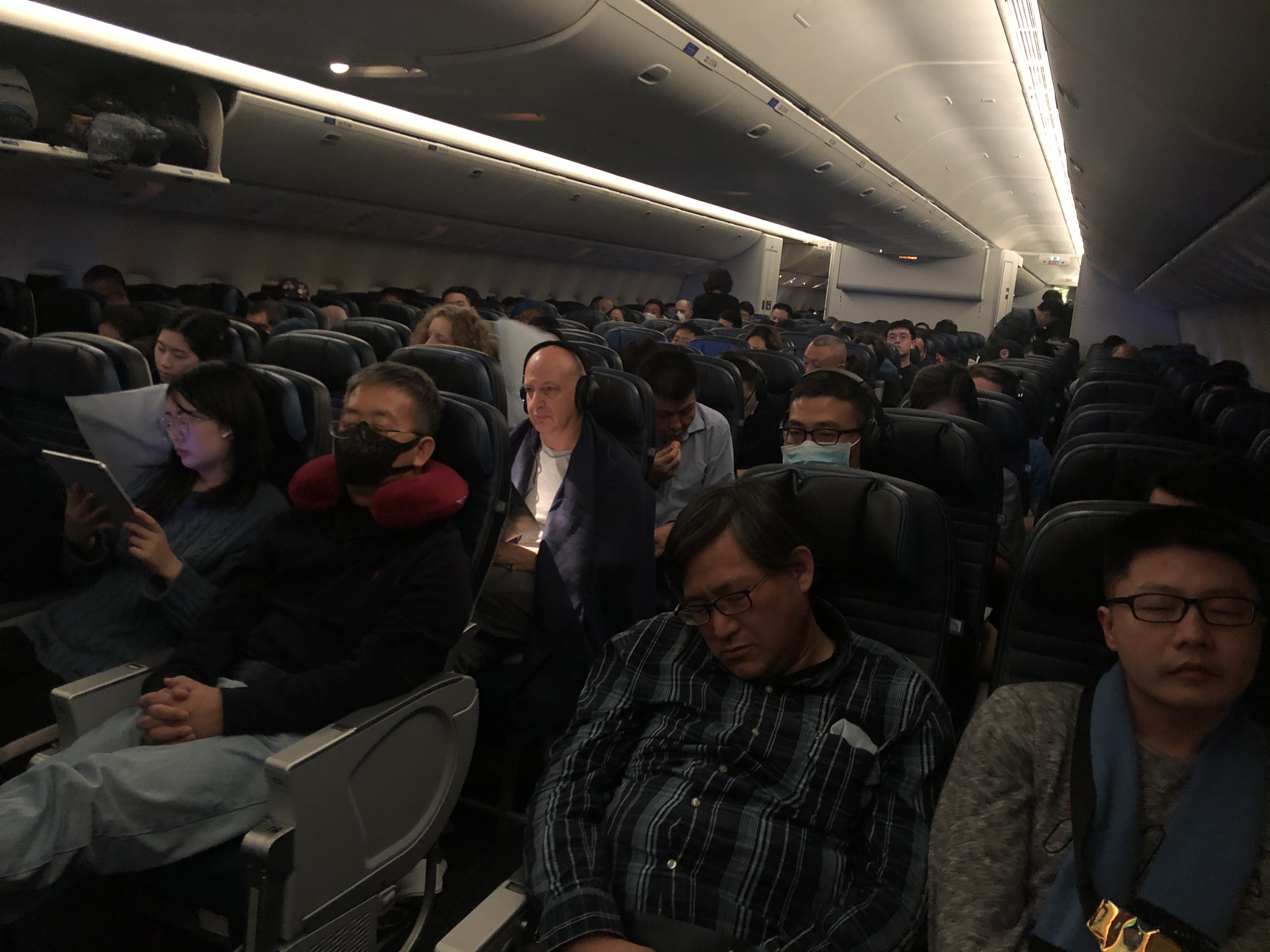 UA87 PVG-EWR  ֖|-~߿ œ