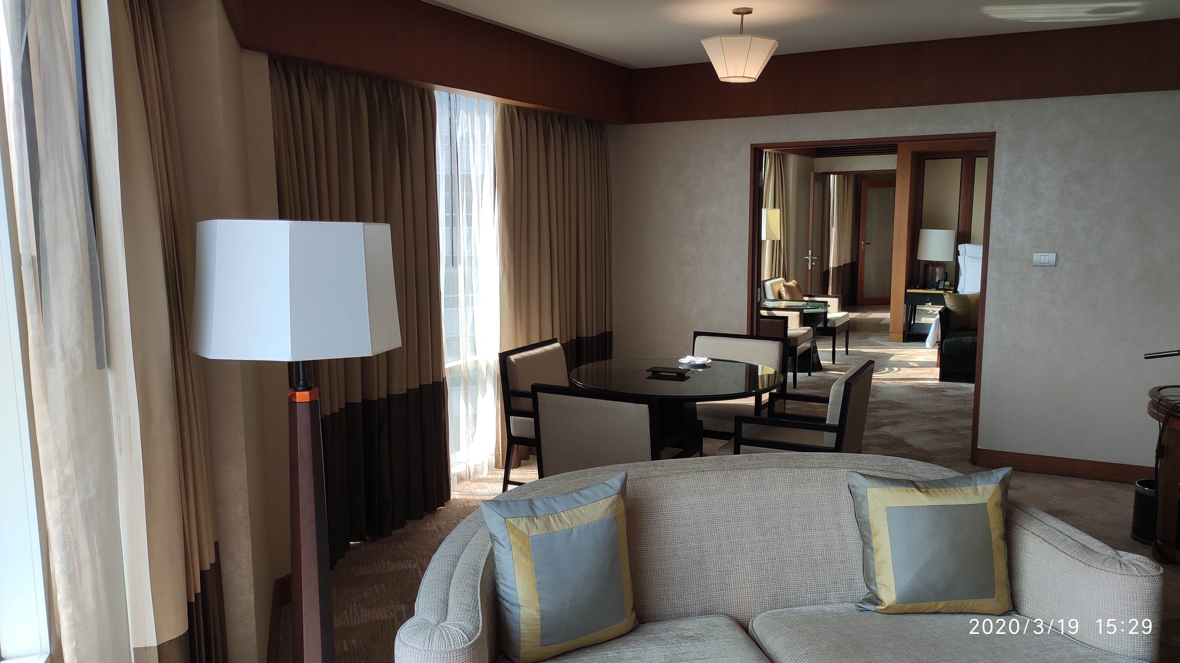 400סȿconrad suite (һHilton BRG)