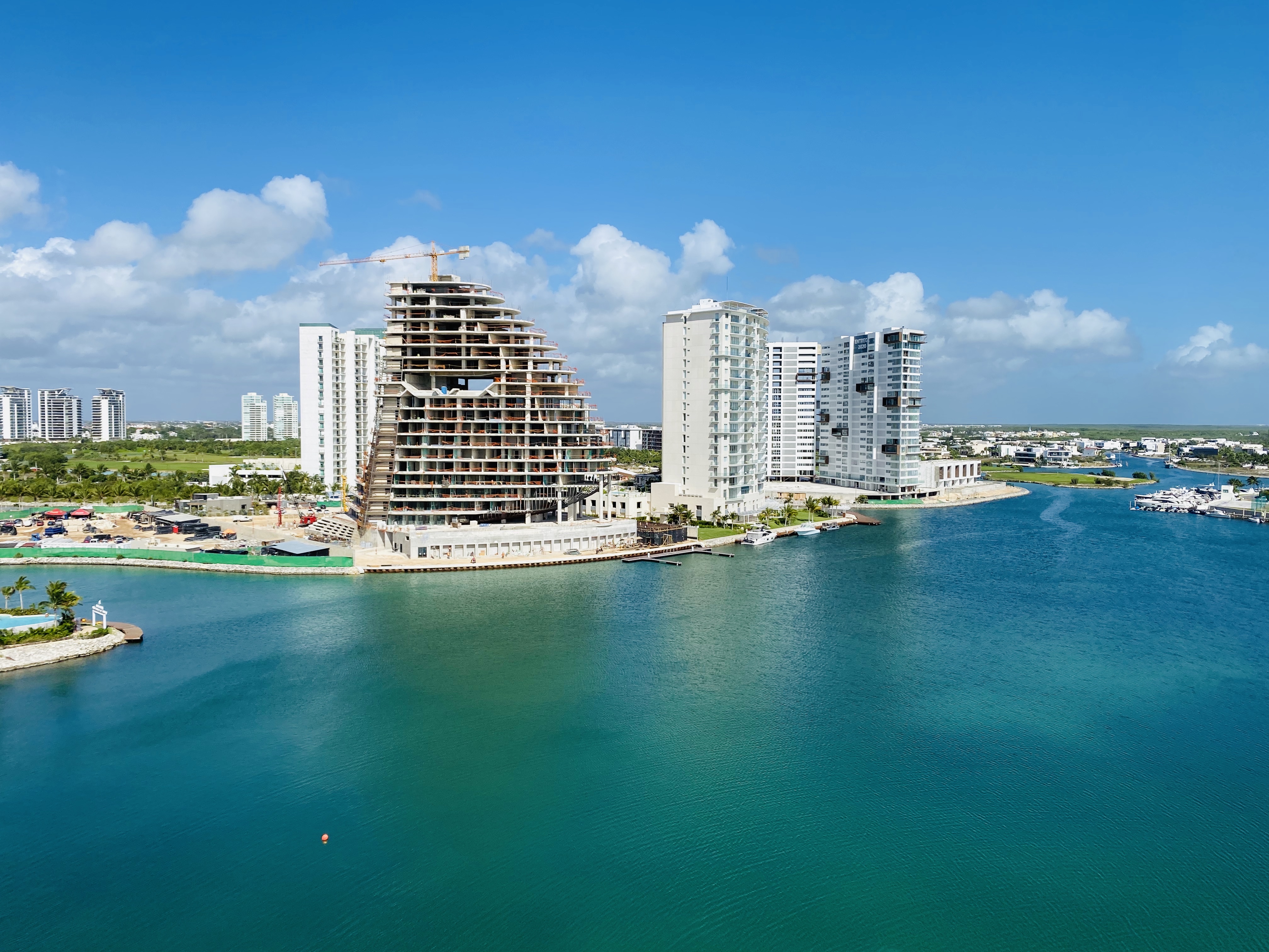 Renaissance Cancun Resort & Marinaȼ
