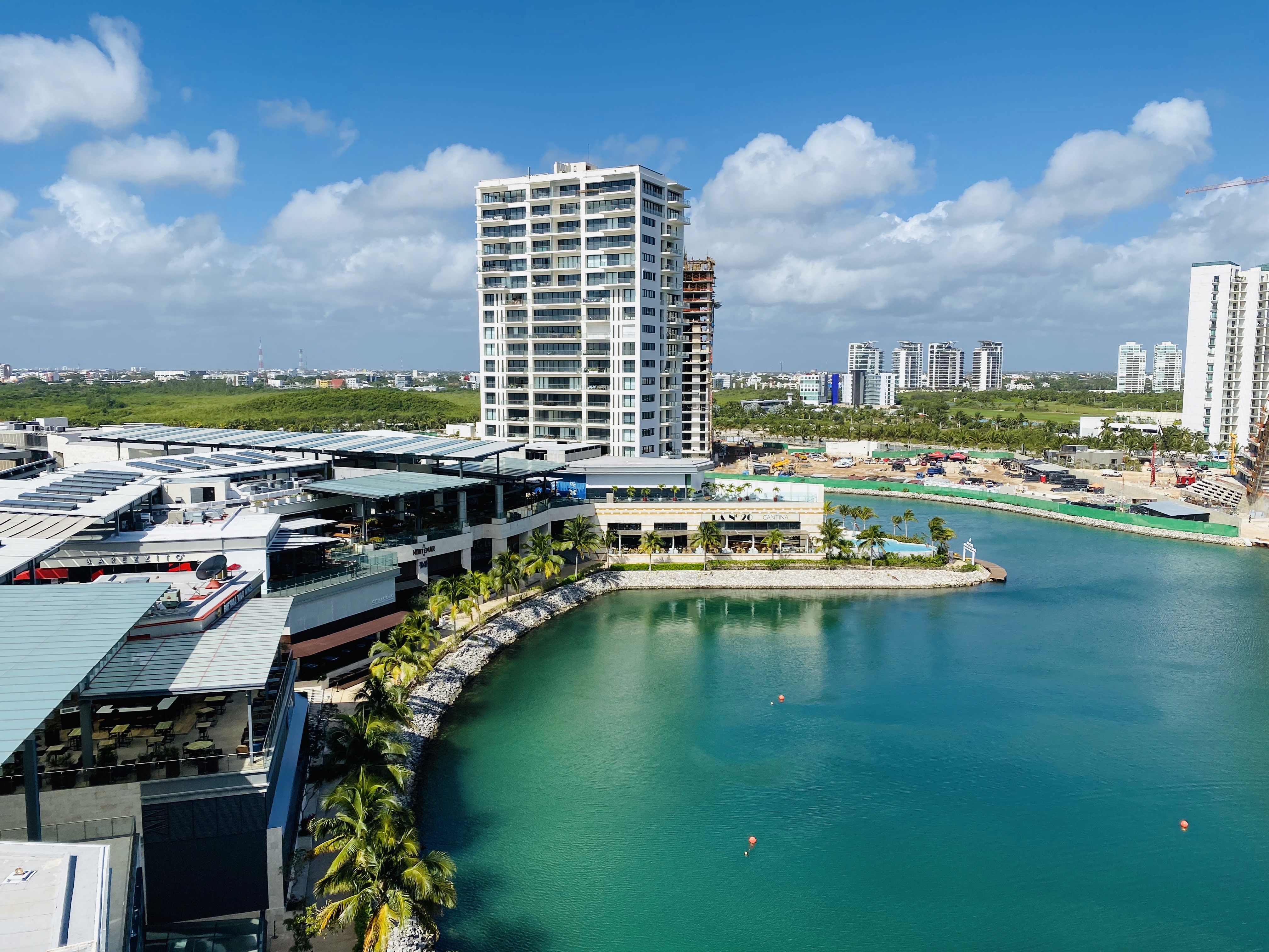 Renaissance Cancun Resort & Marinaȼ