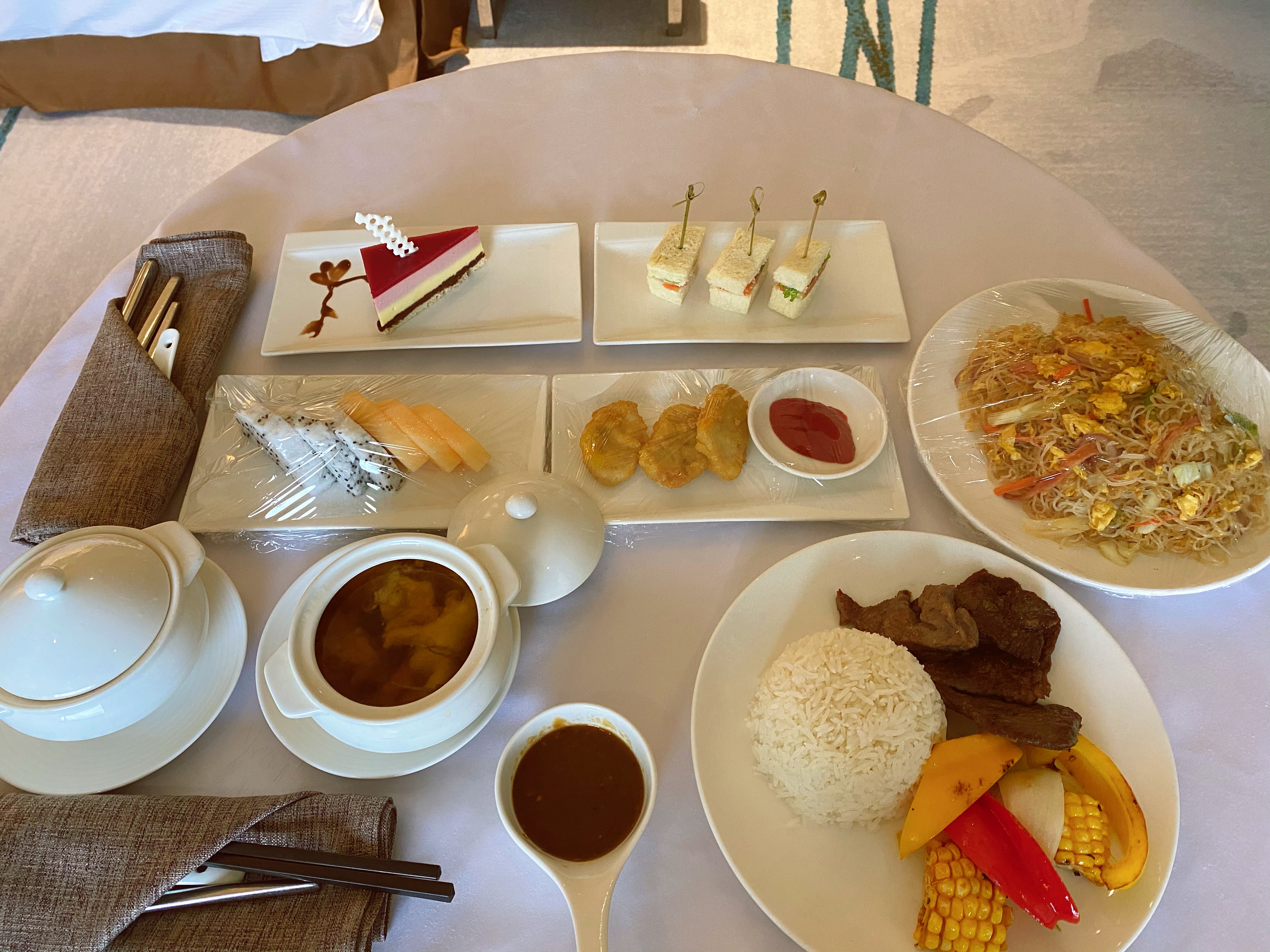 Դϣ־ƵHappy Hourroom service
