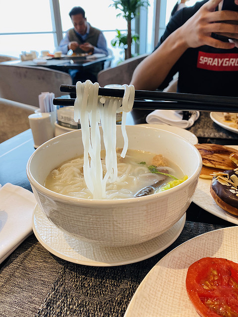 云端上的奢华体验-南宁龙光那莲豪华精选酒店
