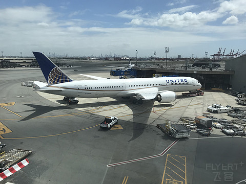 [ѹ] ·•1UA675 EWR-LAX 1126015493ó̵Ŀʼ