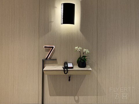 215453OXWZZAIOFEXDUBRO.png