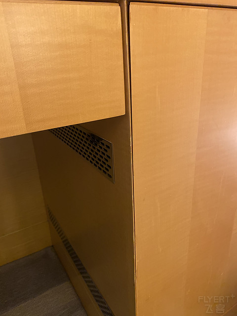 静安香格里拉，超一流的建筑外表，客房却没任何惊喜…