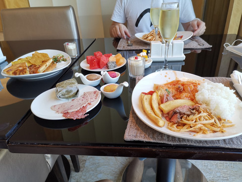 爱在羊城，脱单之旅第七集。广州正佳广场万豪酒店行政搞起，周边三家马里奥餐饮对比