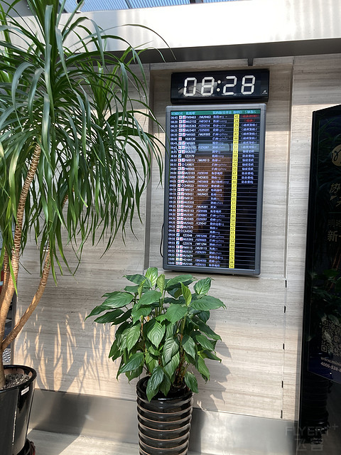 养在深闺人未识—东航虹桥T2之V28休息室。