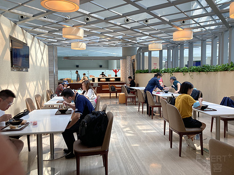 养在深闺人未识—东航虹桥T2之V28休息室。