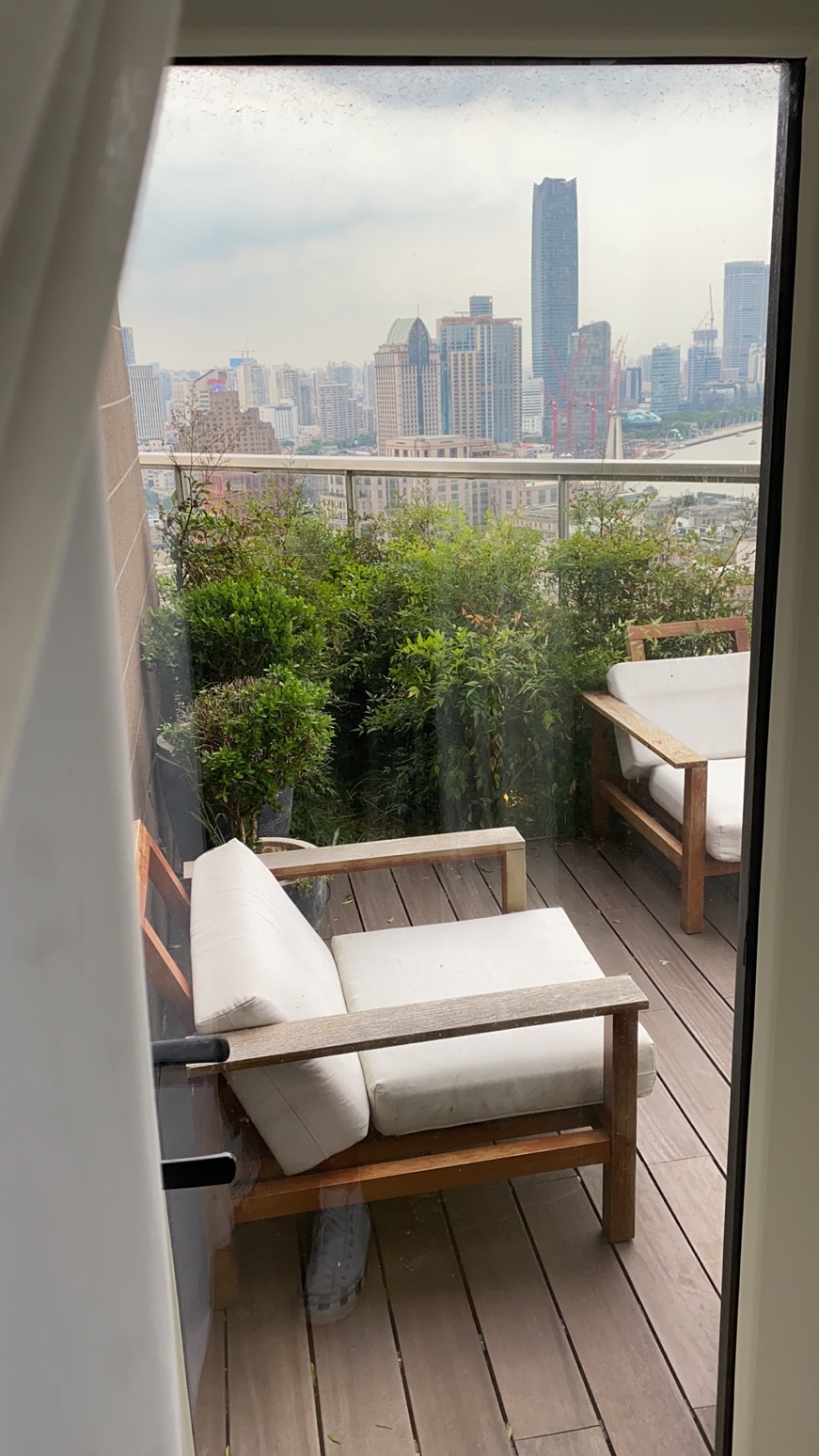 Ϻѷ¶̨״ the shanghai edition terrace suite